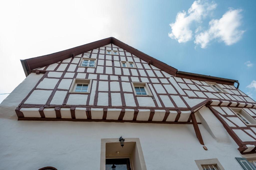 Zur Alten Weinkelter - Bezauberndes Fachwerkhaus Aus Der Spaetgotik Von 1451 - Top Lage Fuer Aktivitaeten - Fahrradkeller Ellenz-Poltersdorf Buitenkant foto